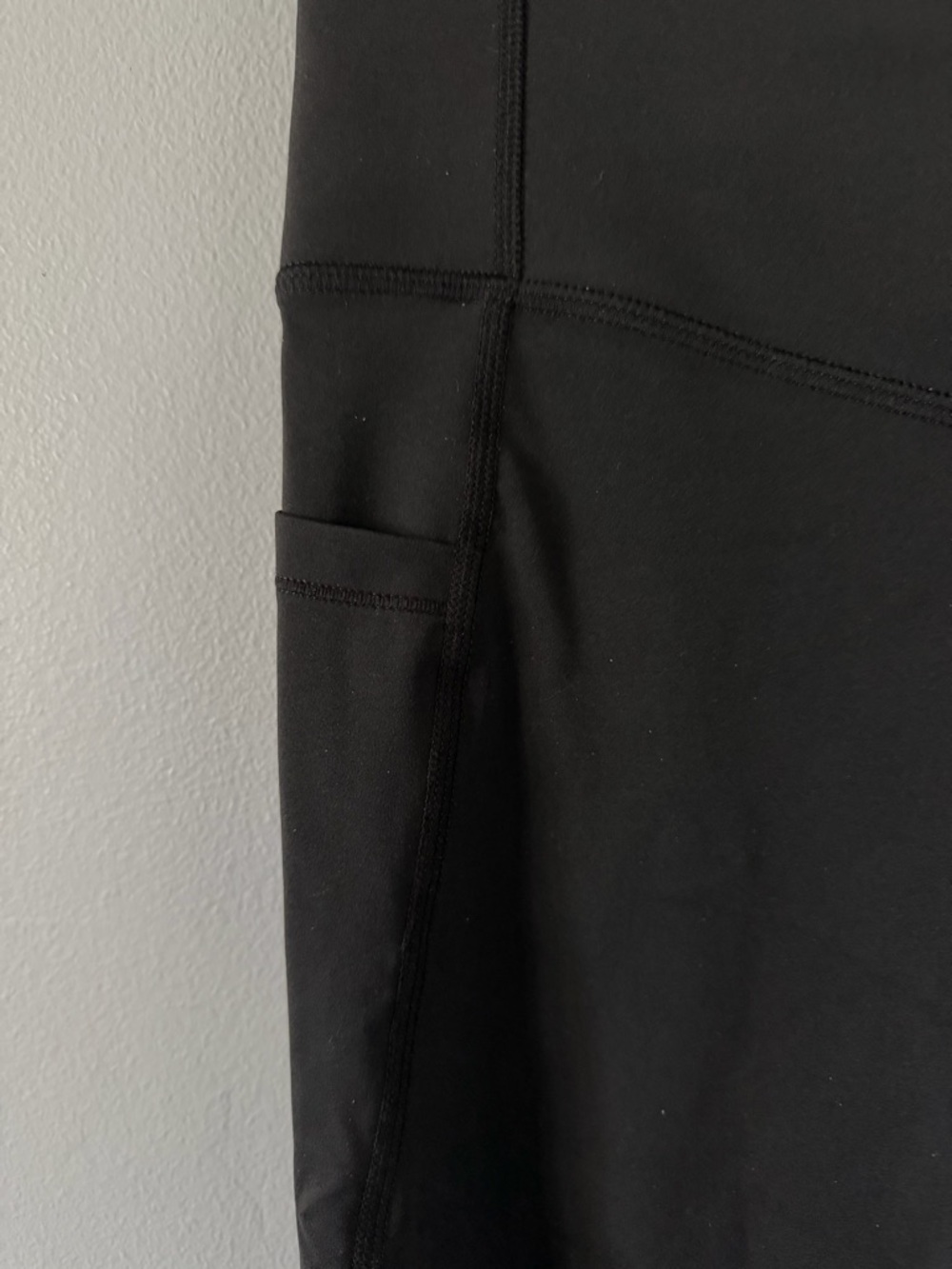 HALARA Black Leggings with Side Pocket - Picture 6 of 6